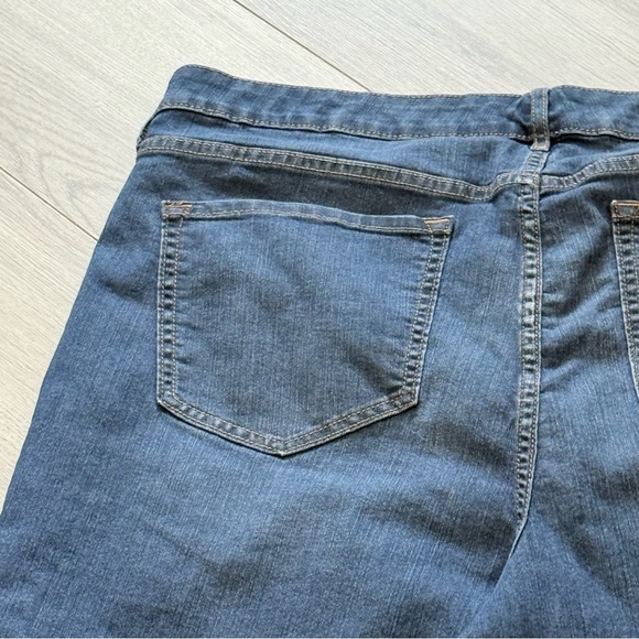 Old Navy Super Skinny Mid-Rise Jeans - Picture 8 of 8